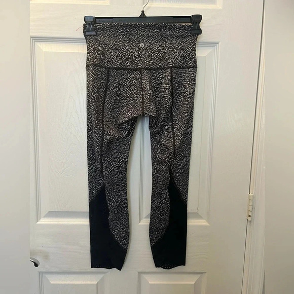 Lululemon Wunder Under Pant Hi-Rise Laser Cut
Luon Ripple Jacquard Black White 6 - Picture 4 of 7